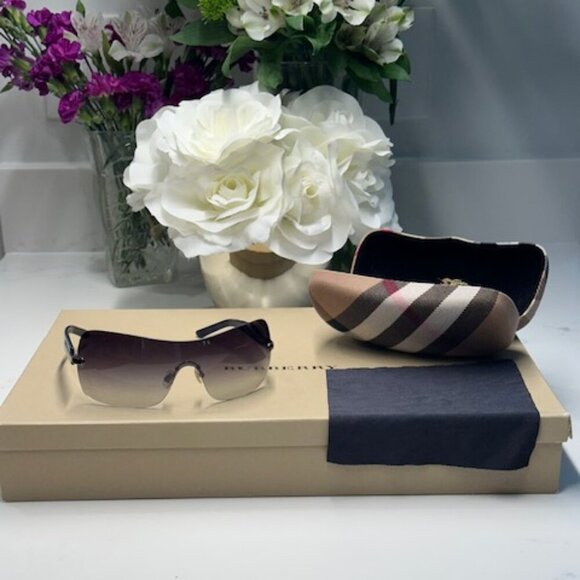 🔥🔥🔥Burberry Unisex Shield UV Sunglasses B3032 1003/8G Made in Italy - Picture 1 of 16